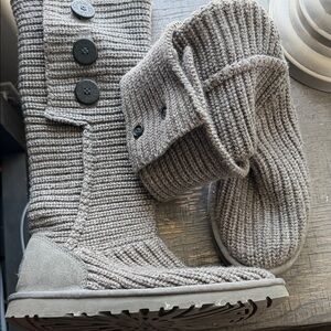 UGG women’s Knit Fold-Over Boot in Heather Gray
Size 9